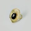 Bague réglable I cabochon d'Agate noire I argent massif doré à l'or 18 carats I Elliade Paris I vue de face I Label AÉ Paris