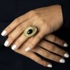 Bague réglable I cabochon d'Agate noire I argent massif doré à l'or 18 carats I Elliade Paris I vue portée I Label AÉ Paris