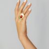 Bague réglable I cabochon de jade orange I argent massif doré à l'or 18 carats I Elliade Paris I vue portée I Label AÉ Paris