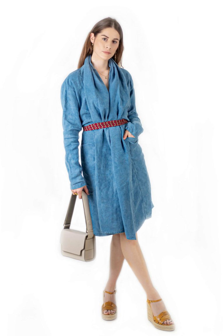 Longue veste kimono et écharpe 100% lin de la maison Bleu de Cocagne teintée à la main au pastel naturel en France.