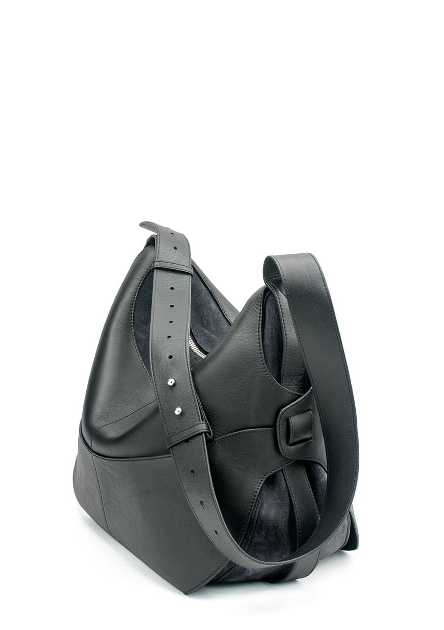 Grande besace en cuir image 1 grande besace I cuir de veau upcyclé I 10-03-53 I vue de profil 2 I Label AÉ Paris