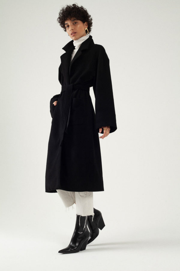 Manteau long noir oversize laine et cachemire par le créateur Tremblepierre. Les Essentiels chez AFFAIRES ÉTRANGÈRES - 3