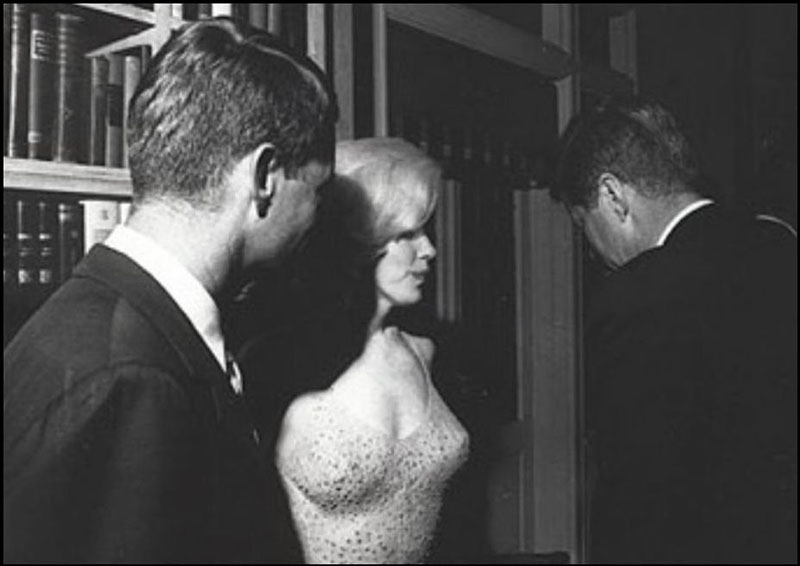 Marilyn Monroe pendant l’anniversaire de J.F. Kennedy 
