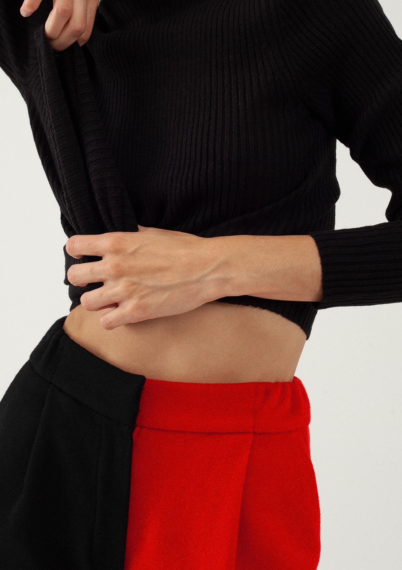 Pantalon large en laine et cachemire – Bicolore Noir/rouge – Tremblepierre | Label AÉ - Image 3