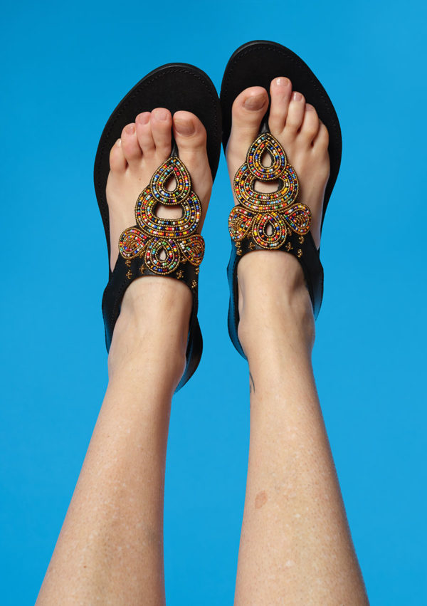 Sandales barefoot mixtes Nommo black I cuir vegetal et perles de verre I Image 1 I Uungu I Label AÉ Paris