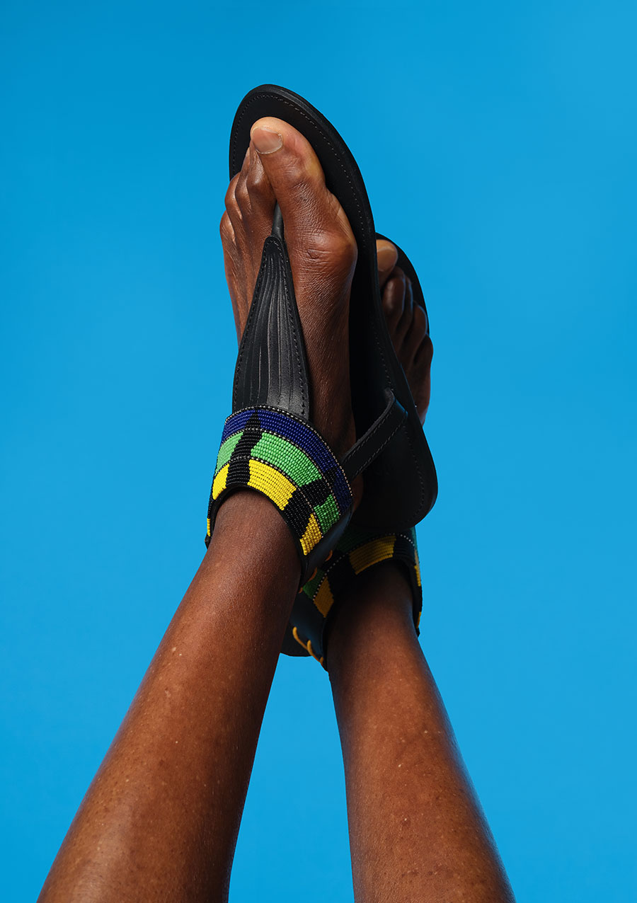 sandales barefoot mixtes Obba black I cuir vegetal et perles de verre I Image 2 I Uungu I Label AÉ Paris