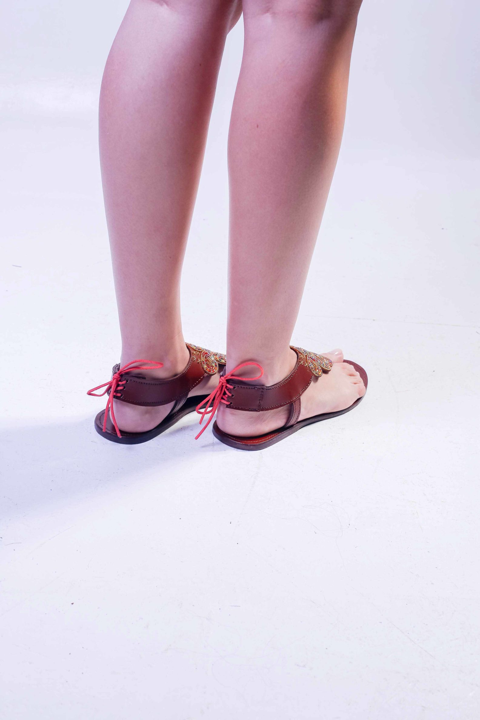 sandales barefoot mixtes Oshun I cuir vegetal et perles de verre I Uungu I Image 4 I Label AÉ Paris