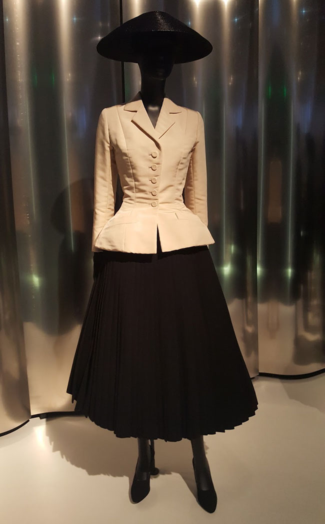 Le tailleur bar de Christian Dior exposé au Denver Art Museum